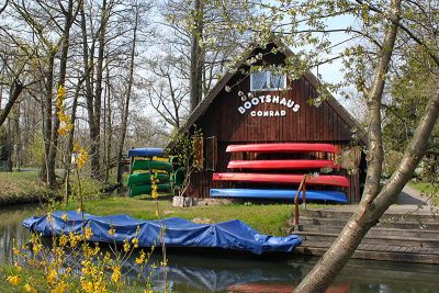 Boote am Bootshaus Conrad in Burg (Spreewald)