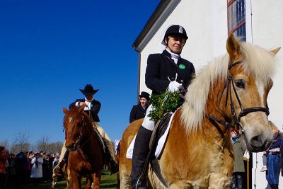 Stoßschlitten in Leipe das Hoffnungssträußchen wird mitgeführt
