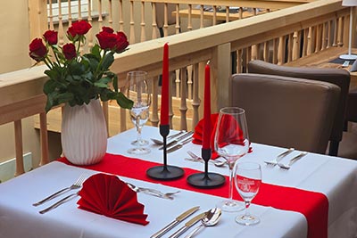 Candle-Light-Dinner