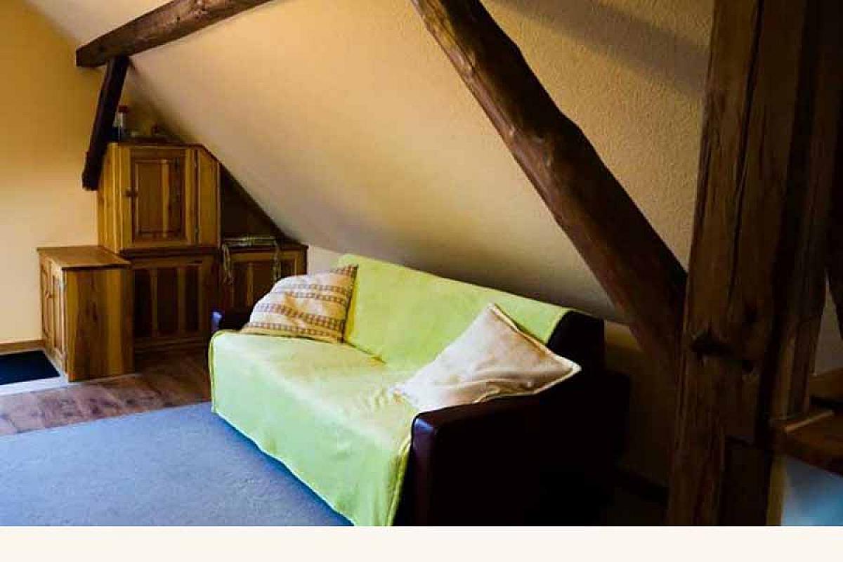 Ferienwohnung Grüss – doppelbett-couch