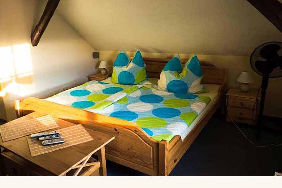 Ferienwohnung Grüss – schlafzimmer-doppelbett