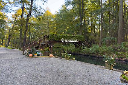 Foto: Spreewald-Info.de - Holzbrücke am Gasthaus Wotschowska