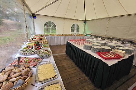 Was gehört zum Hochzeitscatering?