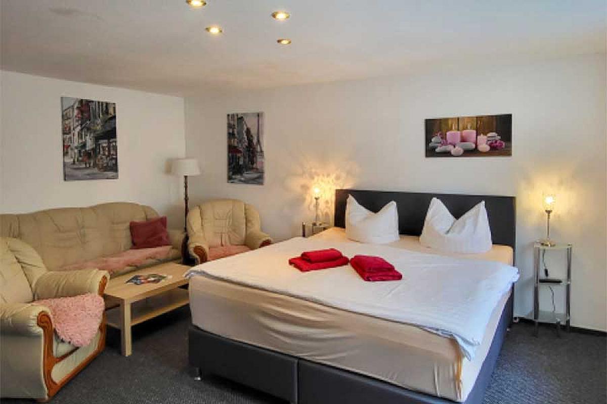 Pension Scherz – doppelbett-couch