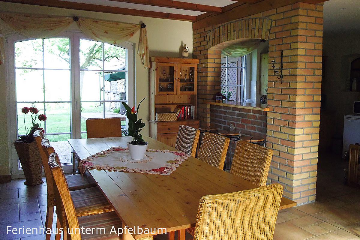 Ferienhaus Karnapke – ferienhaus_apfelbaum_unterspreewald_esstisch_IMGP0034