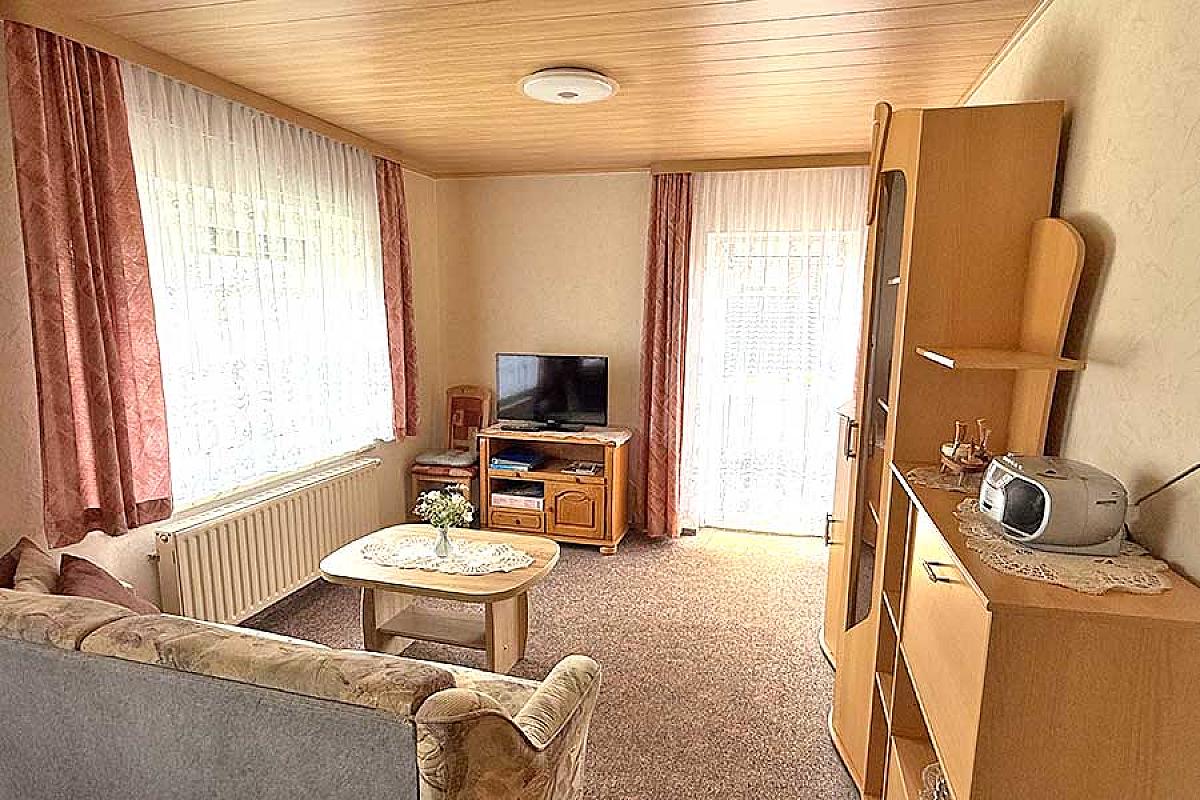 Ferienwohnung Gisela Hennig – wohnzimmer-couch-ferienwohnung-hennig