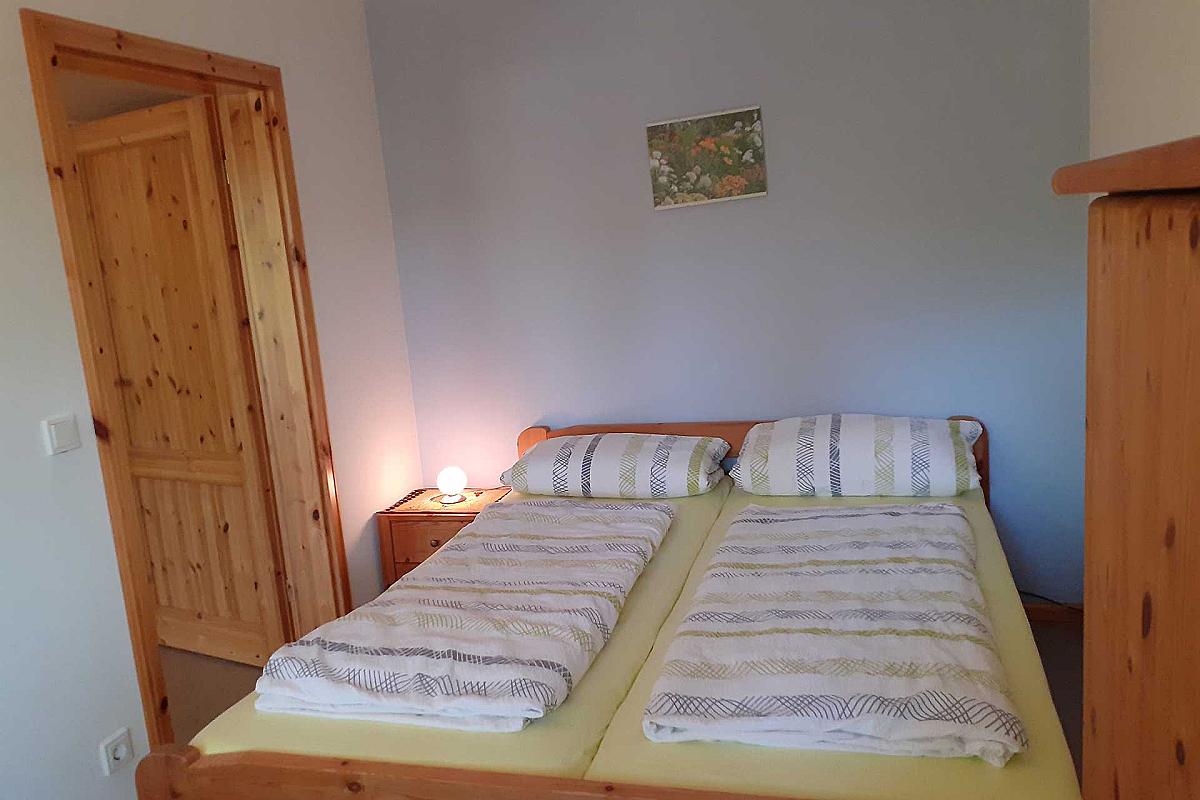 Scheunenhof Lübben – ferienwohnung-schlafzimmer-doppelbett_20200608_093025