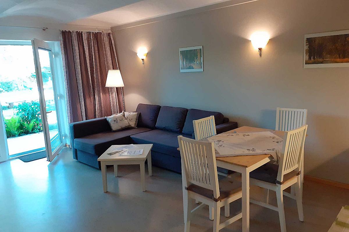 Scheunenhof Lübben – ferienwohnung-wohnzimmer-terrasse_20200608_093301