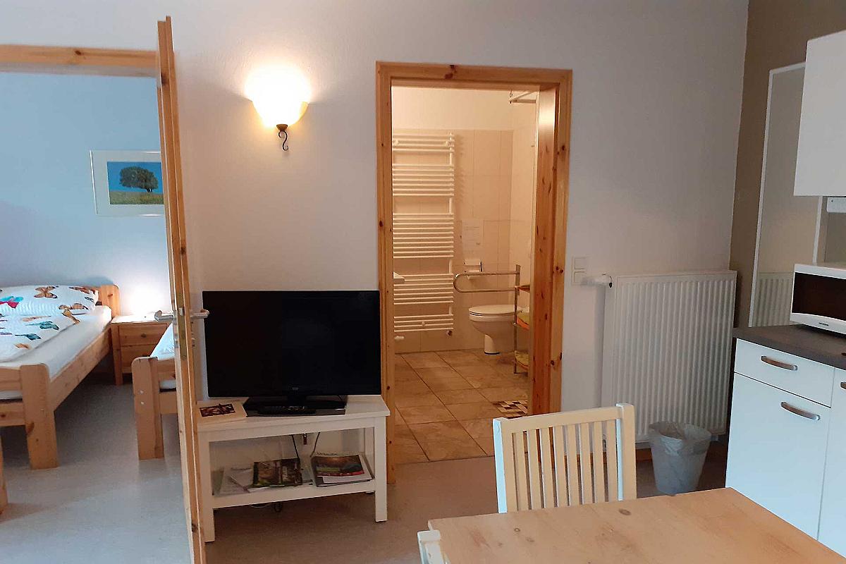 Scheunenhof Lübben – ferienwohnung-schlafzimmer-bad_20200609_130058