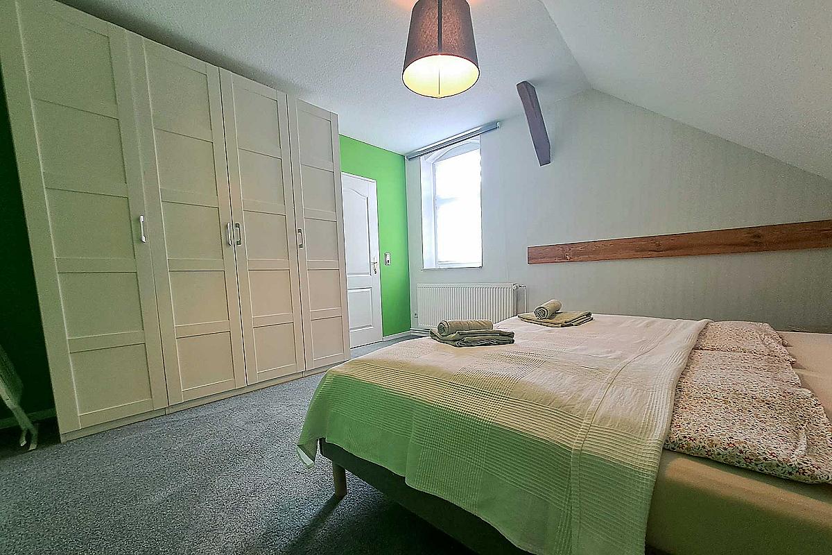 Ferienwohnung Spreezauber – fewo-spreezauber-luebben-schlafzimmer-dachschraege