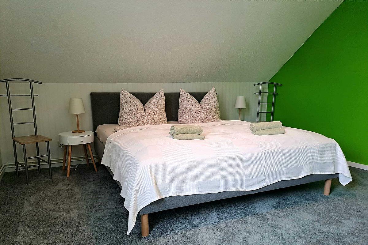 Ferienwohnung Spreezauber – fewo-spreezauber-luebben-schlafzimmer-doppelbett