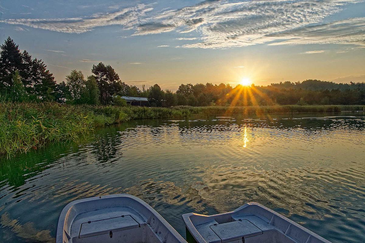 Spreewald Natur Camping "Am See" – boote-sonnenaufgang-hindenberger-see