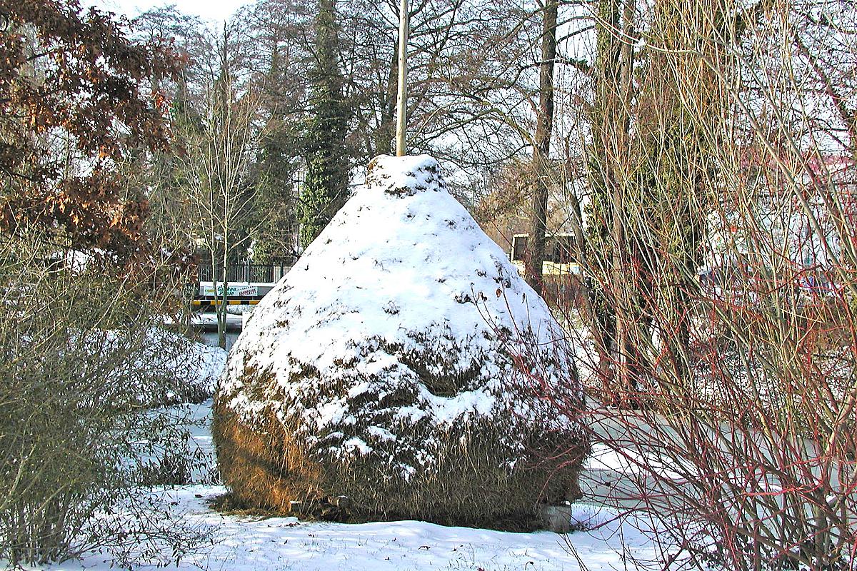 Foto: Spreewald-Info.de - Heuschober im Winter auf der Schlossinsel