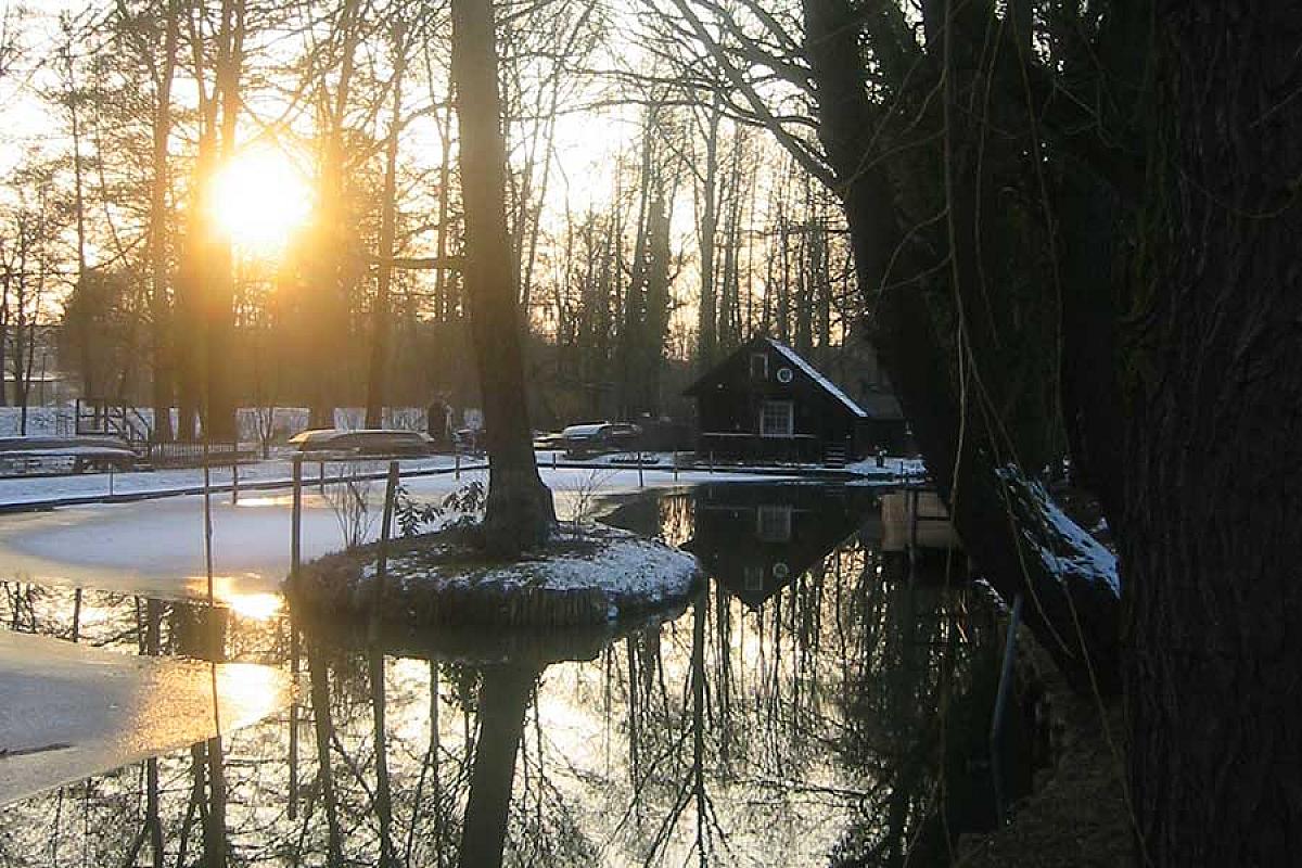 Kahnfahrten Martin Matthei - Sonnenaufgang im Winter in Lübben(Spreewald)